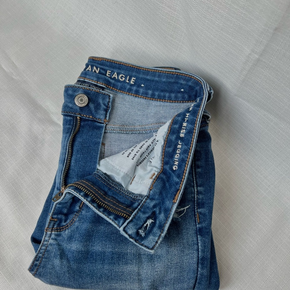 American Eagle distressed medium wash jeans high rise jegging in a 4 Regular